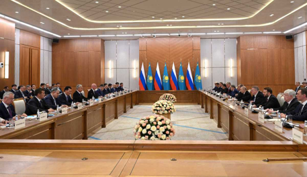 Президенты Казахстана и России провели переговоры в расширенном составе
Президенты Казахстана и России провели переговоры в расширенном составе