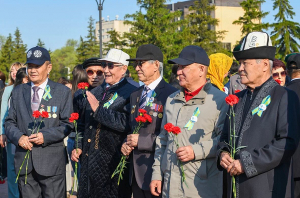 Оралда Жеңістің 81 жылдығына орай батырлар рухына тағзым ету рәсімі өтті
Оралда Жеңістің 81 жылдығына орай батырлар рухына тағзым ету рәсімі өтті