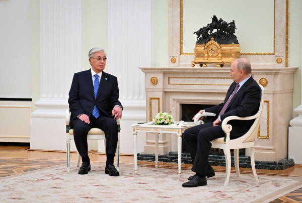 Тоқаевтың Мәскеудегі кездесуі: Путинмен келіссөзден кейінгі басты сигналдар Тоқаевтың Мәскеудегі кездесуі: Путинмен келіссөзден кейінгі басты сигналдар