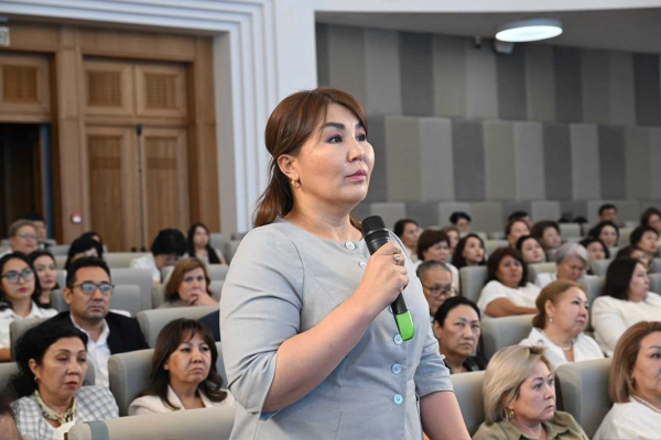 Алматы әкімі білім сапасы мен балалардың қауіпсіздігі жөнінде мемлекеттік мектеп директорларымен кеңес өткізді
Алматы әкімі білім сапасы мен балалардың қауіпсіздігі жөнінде мемлекеттік мектеп директорларымен кеңес өткізді