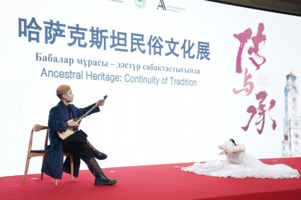 Алматыдан жеткізілген 100-ге жуық бірегей жәдігер Шанхайда таныстырылды