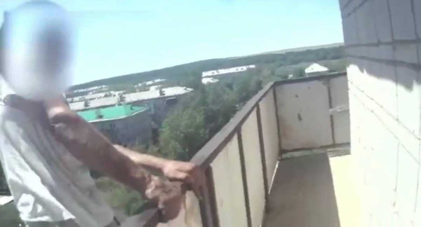 Мужчину, собиравшегося спрыгнуть с восьмого этажа, спасли в Акмолинской области
Мужчину, собиравшегося спрыгнуть с восьмого этажа, спасли в Акмолинской области
