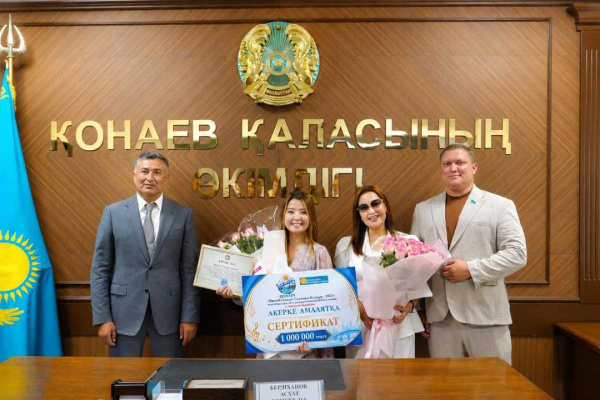 Аким Конаева встретился с победительницей конкурса «Славянский базар» Акерке Амалят
Аким Конаева встретился с победительницей конкурса «Славянский базар» Акерке Амалят