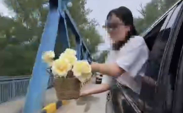 Высунулась из окна автомобиля ради съёмки: флориста наказали в Абайской области
Высунулась из окна автомобиля ради съёмки: флориста наказали в Абайской области