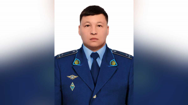 Полицейский спас пятерых детей из горящей квартиры в Караганде
Полицейский спас пятерых детей из горящей квартиры в Караганде