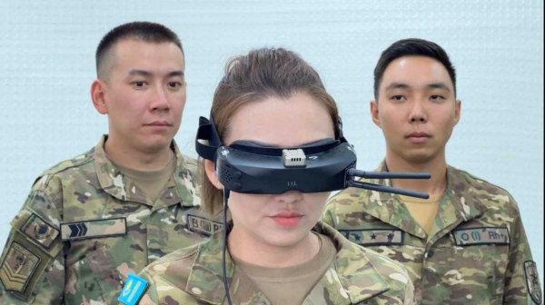 Военнослужащая Военного института Сухопутных войск осваивает сборку FPV-дронов
Военнослужащая Военного института Сухопутных войск осваивает сборку FPV-дронов