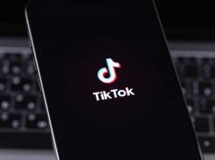 Мат в прямом эфире в TikTok: двоих пользователей наказали в Астане