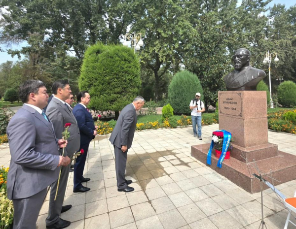 Абайдың 181 жылдығы Душанбеде өлең мен ән арқылы аталып өтті Абайдың 181 жылдығы Душанбеде өлең мен ән арқылы аталып өтті