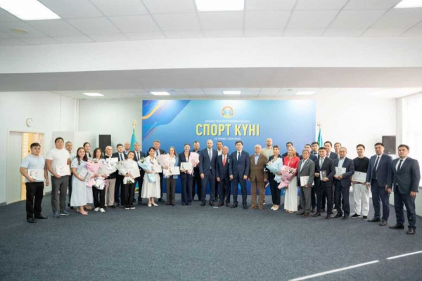 День спорта: специалистов, внесших вклад в развитие отрасли, наградили в Астане
День спорта: специалистов, внесших вклад в развитие отрасли, наградили в Астане