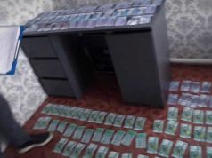Искал бездомных и оформлял на них карты: дропповода задержали в Уральске