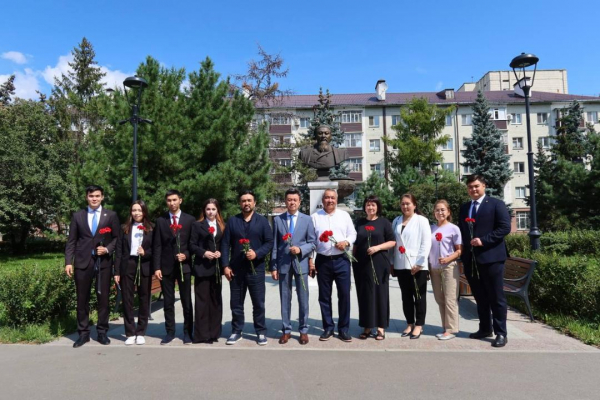 Қазанда Абай өлеңдері қазақ және татар тілдерінде оқылды