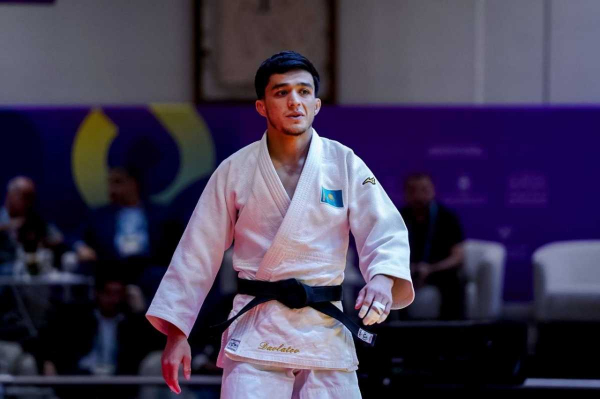 Казахстанский дзюдоист Шерзод Давлатов победил олимпийского чемпиона и вышел в полуфинал Grand Slam
Казахстанский дзюдоист Шерзод Давлатов победил олимпийского чемпиона и вышел в полуфинал Grand Slam
