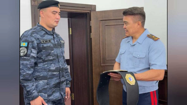 Полицейский, совмещающий службу и спорт, завоевал путевку на турнир "Қазақстан Барысы"
Полицейский, совмещающий службу и спорт, завоевал путевку на турнир "Қазақстан Барысы"