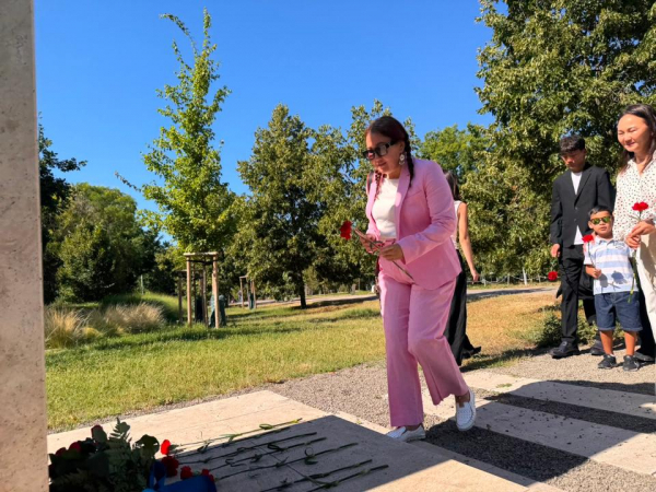 Будапештте қазақстандықтар Астана көшесінде Абай рухына тағзым етті