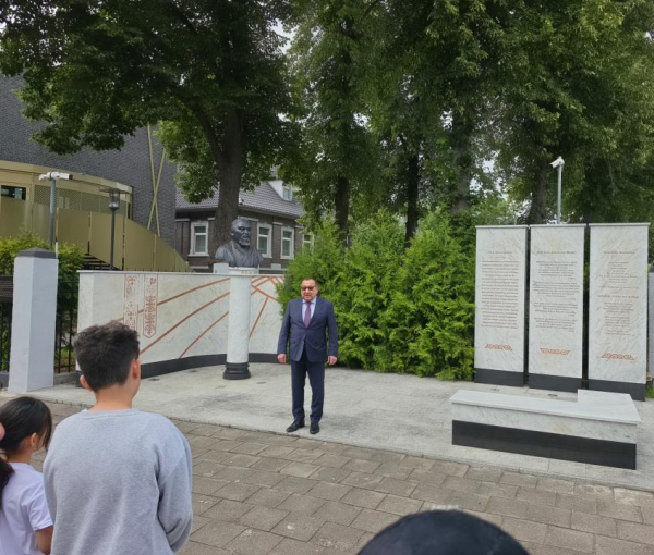 Берлиндегі қазақстандық балалар Абай рухына тағзым етті