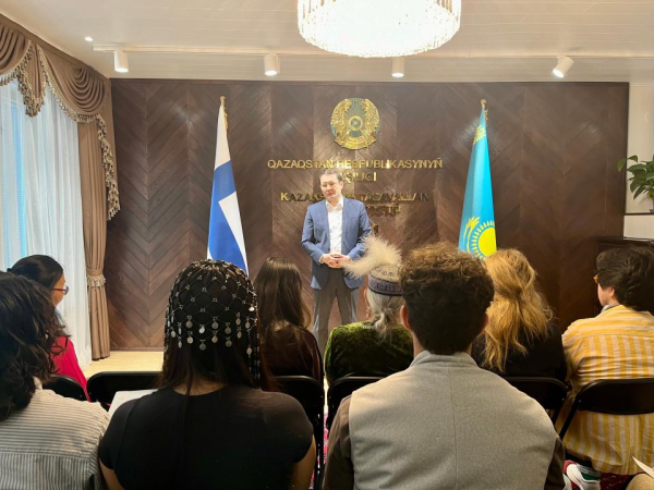 Абай фин тілінде сөйледі: Хельсинкиде ұлы ақынды қалай оқыды Абай фин тілінде сөйледі: Хельсинкиде ұлы ақынды қалай оқыды