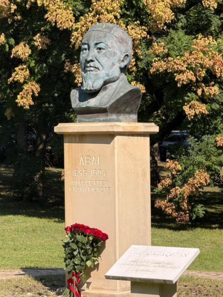 Бухарестте Абайдың 181 жылдығына орай рухына тағзым етілді