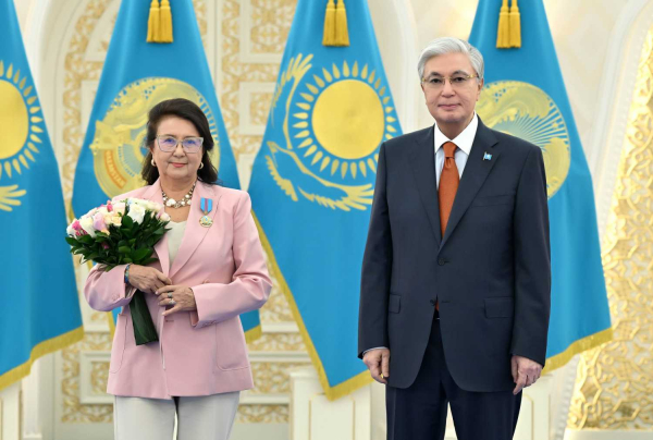 Президент Қасым-Жомарт Тоқаев бір топ қоғам қайраткерін мемлекеттік наградалармен марапаттады
Президент Қасым-Жомарт Тоқаев бір топ қоғам қайраткерін мемлекеттік наградалармен марапаттады