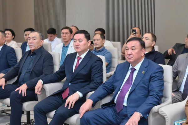 Шымкентте Мемлекет басшысының жаңа кітабына жоғары баға берілді
Шымкентте Мемлекет басшысының жаңа кітабына жоғары баға берілді
