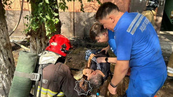 Мужчину спасли при пожаре в пятиэтажке в Таразе
Мужчину спасли при пожаре в пятиэтажке в Таразе