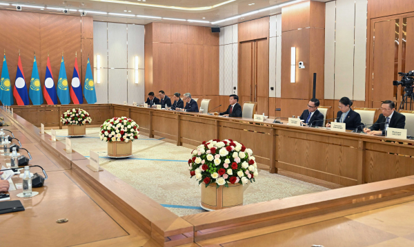 Тоқаев Лаосқа Қазақстан арқылы Еуропаға шығатын жаңа бағыт ұсынды
