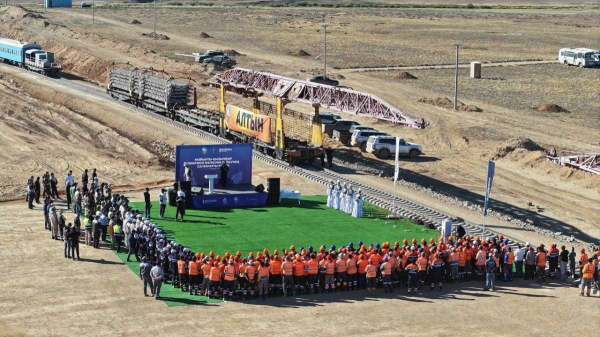 Завершена стыковка путей на железнодорожной линии Мойынты–Кызылжар
Завершена стыковка путей на железнодорожной линии Мойынты–Кызылжар