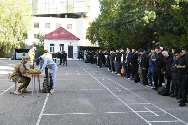 Более сотни военнообязанных призвали на сборы в Астане
Более сотни военнообязанных призвали на сборы в Астане